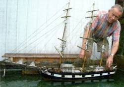 Gerhard-with-model_thumb_medium250_177