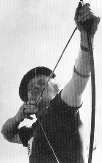 Jack-Churchill-with-bow-w