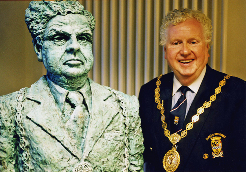 Petrie-and-bust-w