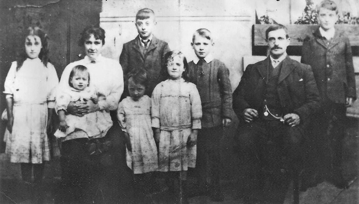 The McCready family, with Thomas standing extreme right. Thomas-McCready-family-pic-w