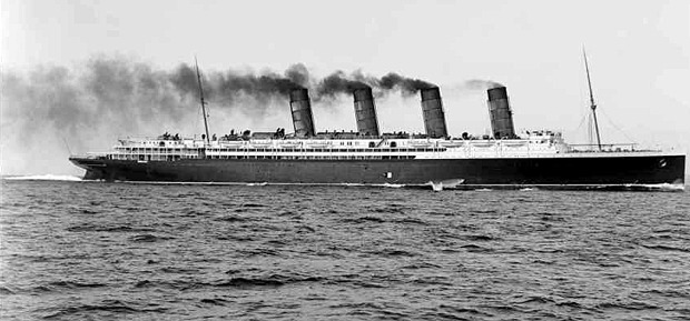 Lusitania-steams-w