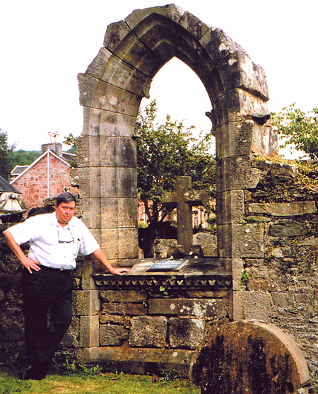 Peter-Macleod-at-RhuChurch-w