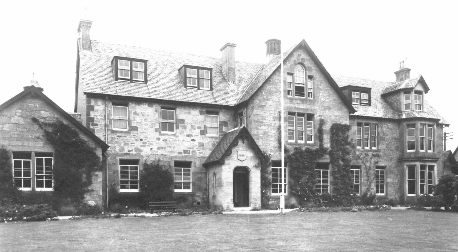 larchfield_school